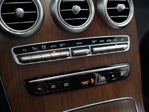 Used 2021 Mercedes-Benz GLC 300 4MATIC image 30