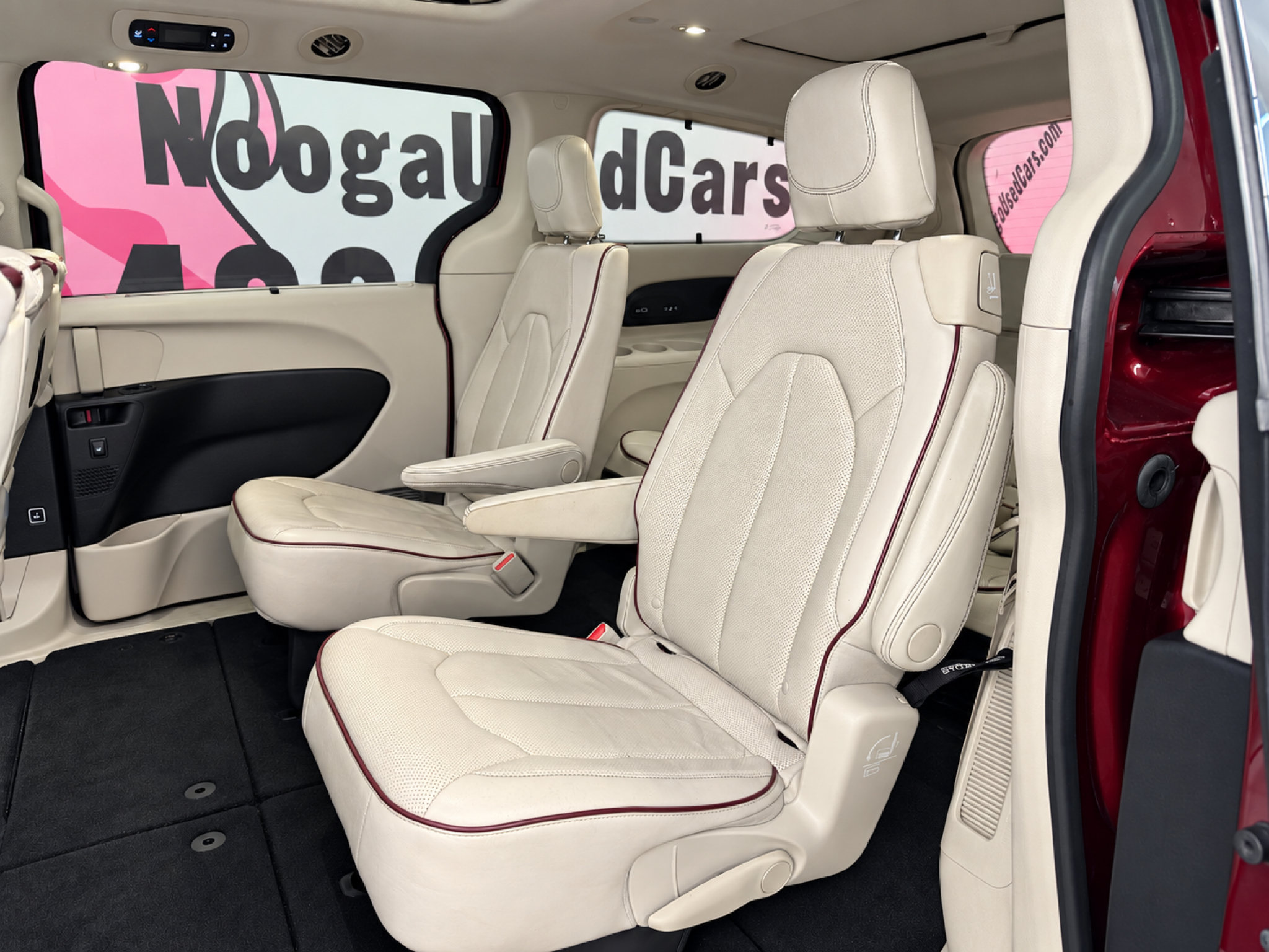 Used 2019 Chrysler Pacifica Limited w/ Tire & Wheel Group FWD image 20