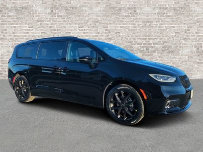 New 2026 Chrysler Pacifica Select w/ S Appearance Package
