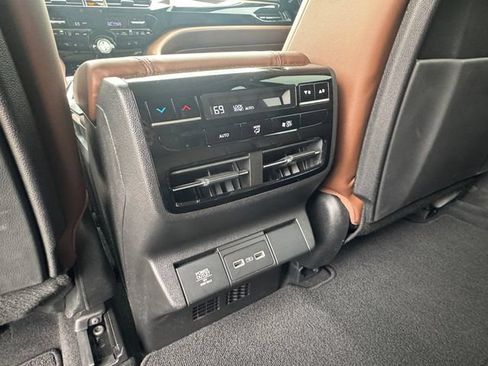 Used 2024 Acura MDX SH-AWD w/ Technology Package image 30