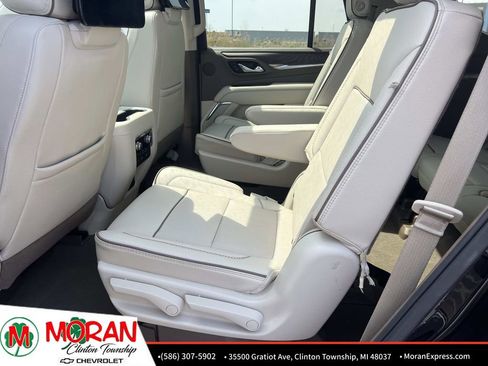 Used 2023 GMC Yukon Denali w/ Denali Reserve Package AWD/4WD image 13