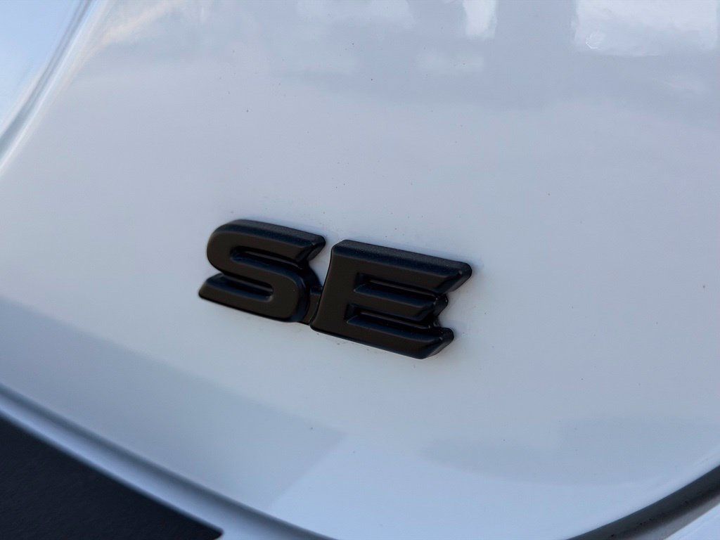 Used 2024 Toyota Camry SE w/ Convenience Package FWD image 8