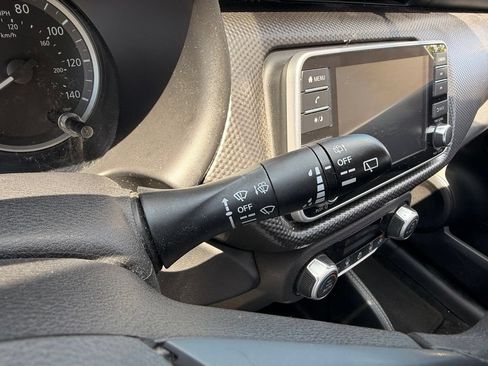 Used 2019 Nissan Kicks SV FWD image 17