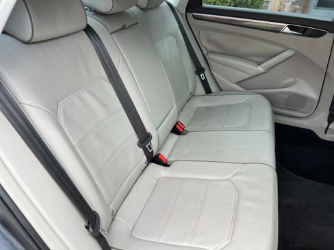 Used 2016 Volkswagen Passat 1.8T SE w/ Lighting Package (P06) image 33