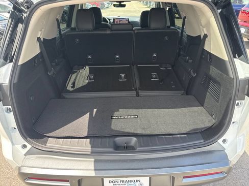 New 2026 Nissan Pathfinder Platinum w/ Cargo Package AWD/4WD image 9