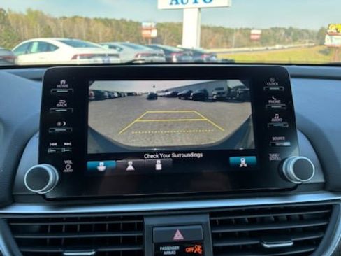 Used 2018 Honda Accord Sport image 8