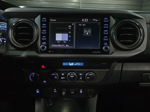 Used 2022 Toyota Tacoma TRD Sport w/ Technology Package image 25