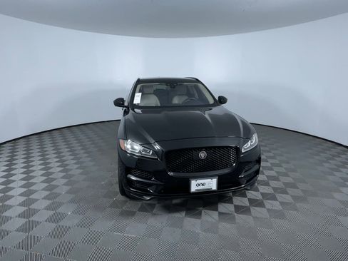 Used 2020 Jaguar F-PACE Prestige image 3