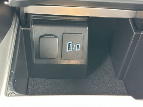 Used 2023 Ford Explorer ST AWD/4WD image 30