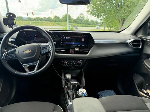 Used 2025 Chevrolet TrailBlazer LT w/ Convenience Package FWD image 11