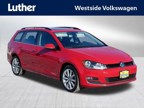 Used 2017 Volkswagen Golf SE image 1