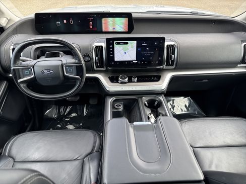 Used 2025 Ford Expedition Platinum AWD/4WD image 14