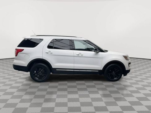 Used 2018 Ford Explorer XLT w/ Equipment Group 202A AWD/4WD image 44