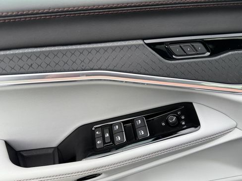 Used 2025 Jeep Wagoneer S Limited image 11