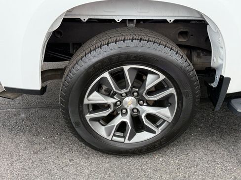 Used 2023 Chevrolet Silverado 1500 LT AWD/4WD image 11