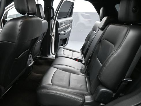 Certified 2018 Ford Explorer XLT w/ Equipment Group 202A image 18
