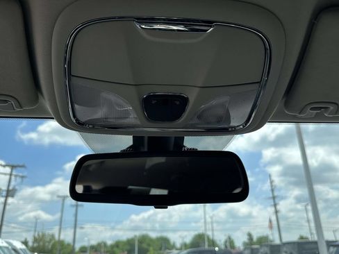 Used 2016 Jeep Cherokee Latitude FWD image 31