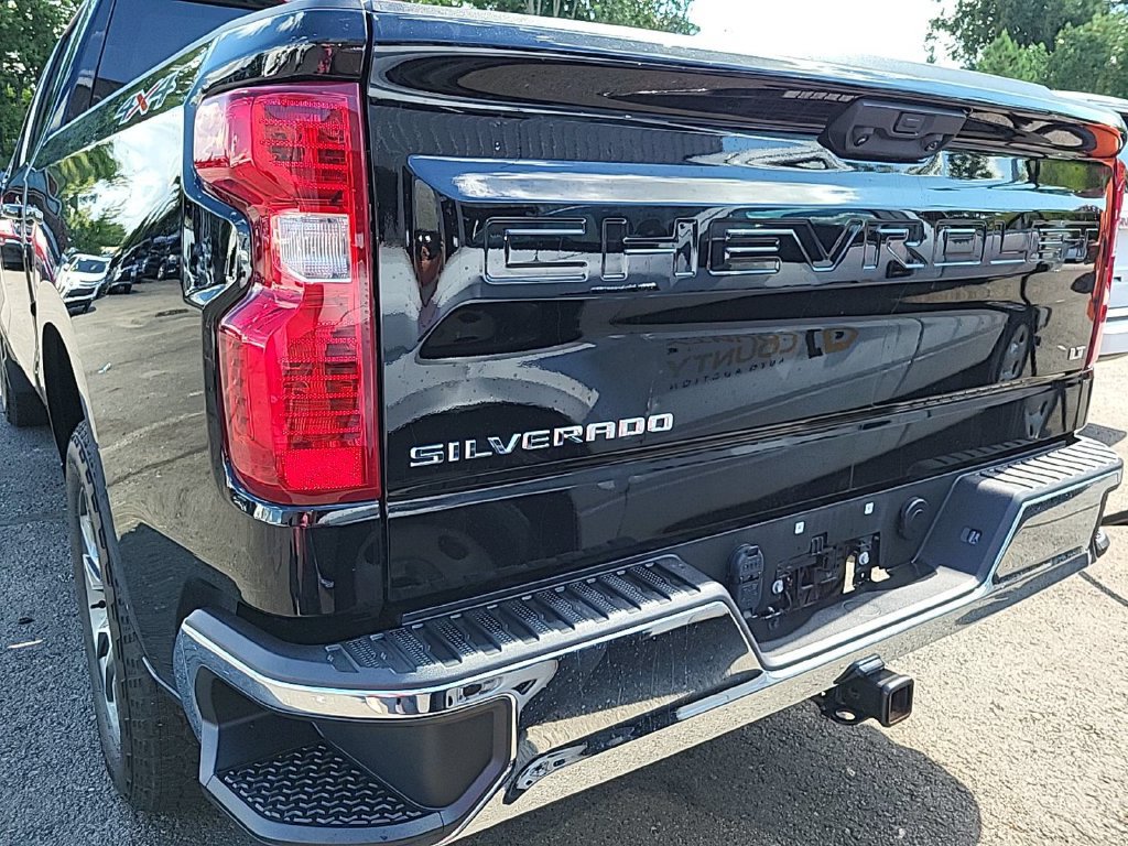Used 2024 Chevrolet Silverado 1500 LT AWD/4WD image 9