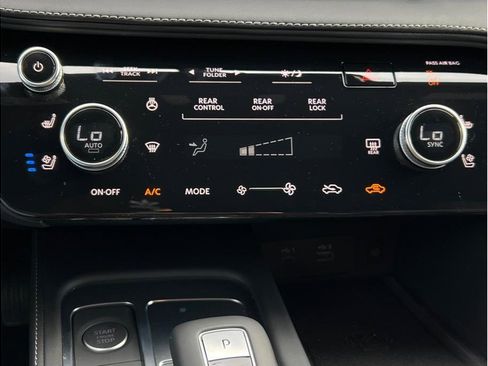 Used 2025 INFINITI QX60 Luxe w/ Black Edition image 17