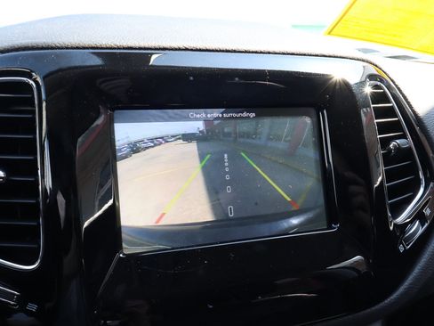Used 2019 Jeep Compass Latitude FWD image 12
