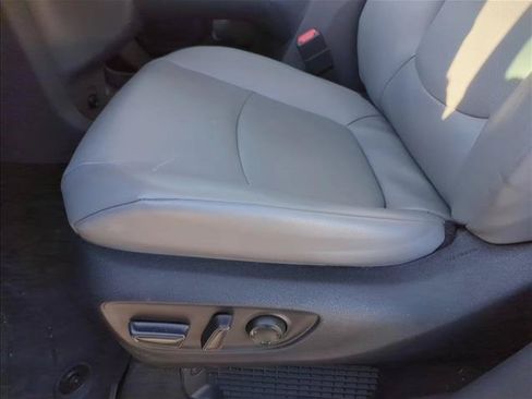 Used 2023 Toyota Sienna XLE FWD image 12