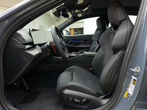 New 2026 BMW M5 w/ Executive Package image 10