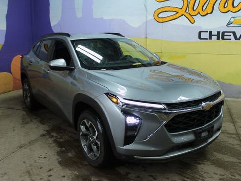 Used 2025 Chevrolet Trax LT image 4