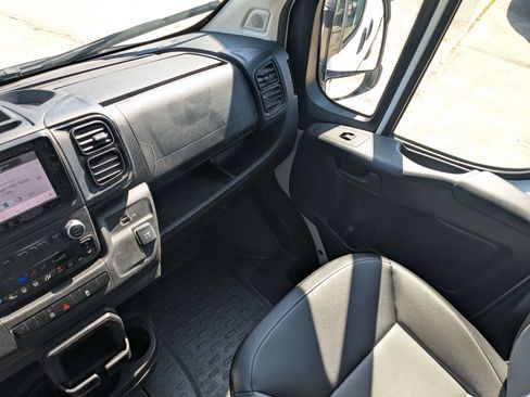 Used 2024 RAM ProMaster 2500 w/ Convenience Group FWD image 15