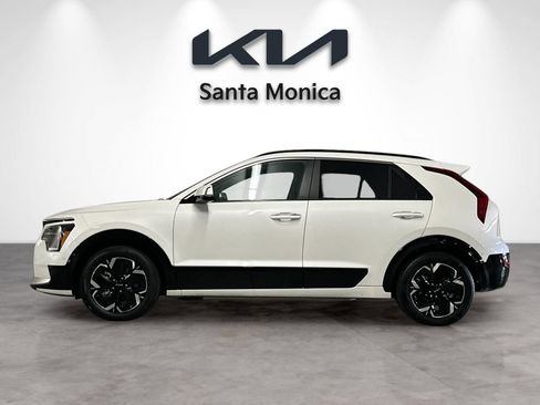 Certified 2023 Kia Niro Wave image 3