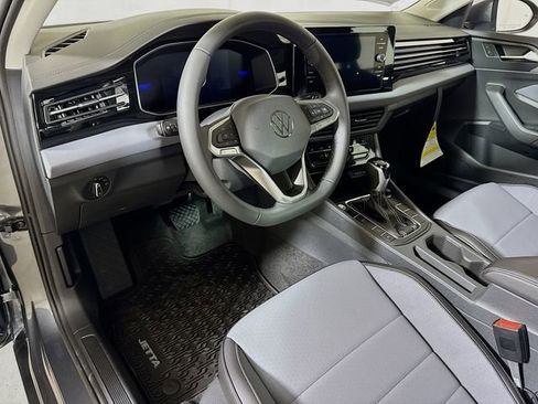 New 2026 Volkswagen Jetta SE FWD image 5
