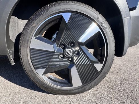 Certified 2025 Nissan Kicks SR image 11