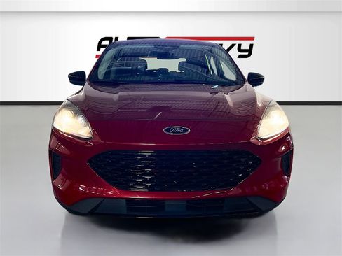 Used 2022 Ford Escape SE w/ SE Sport Appearance Package image 2