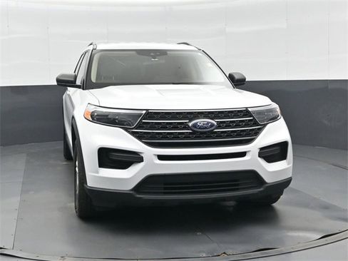 Used 2023 Ford Explorer XLT image 10