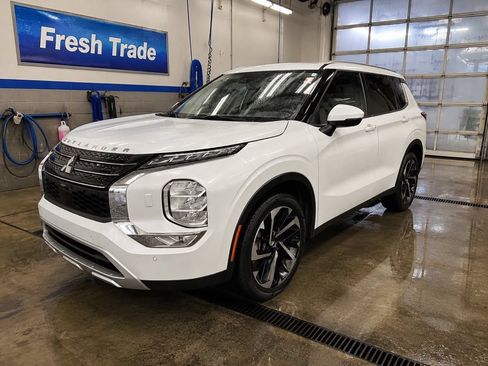 Used 2023 Mitsubishi Outlander SE AWD/4WD image 1