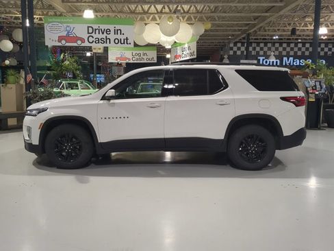 Used 2023 Chevrolet Traverse LT FWD image 11