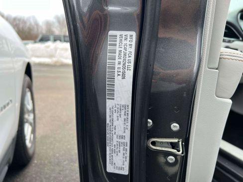 Used 2022 Jeep Cherokee Limited image 28