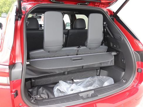 Used 2025 Mitsubishi Outlander 4WD Plug-In Hybrid image 17