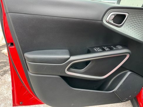 Used 2025 Kia Soul LX w/ LX Technology Package image 18