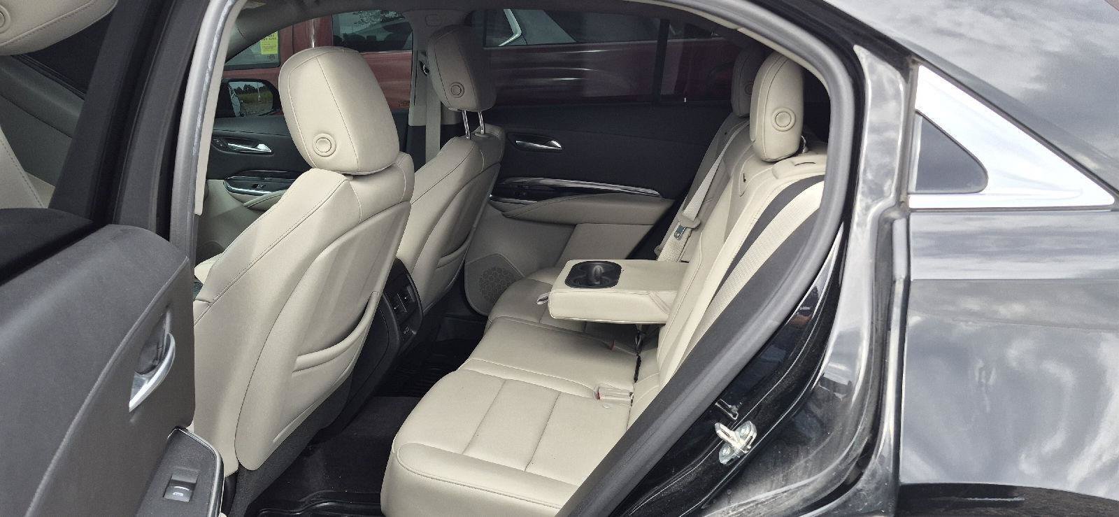 Used 2019 Cadillac XT4 Luxury w/ Cold Weather Package AWD/4WD image 5