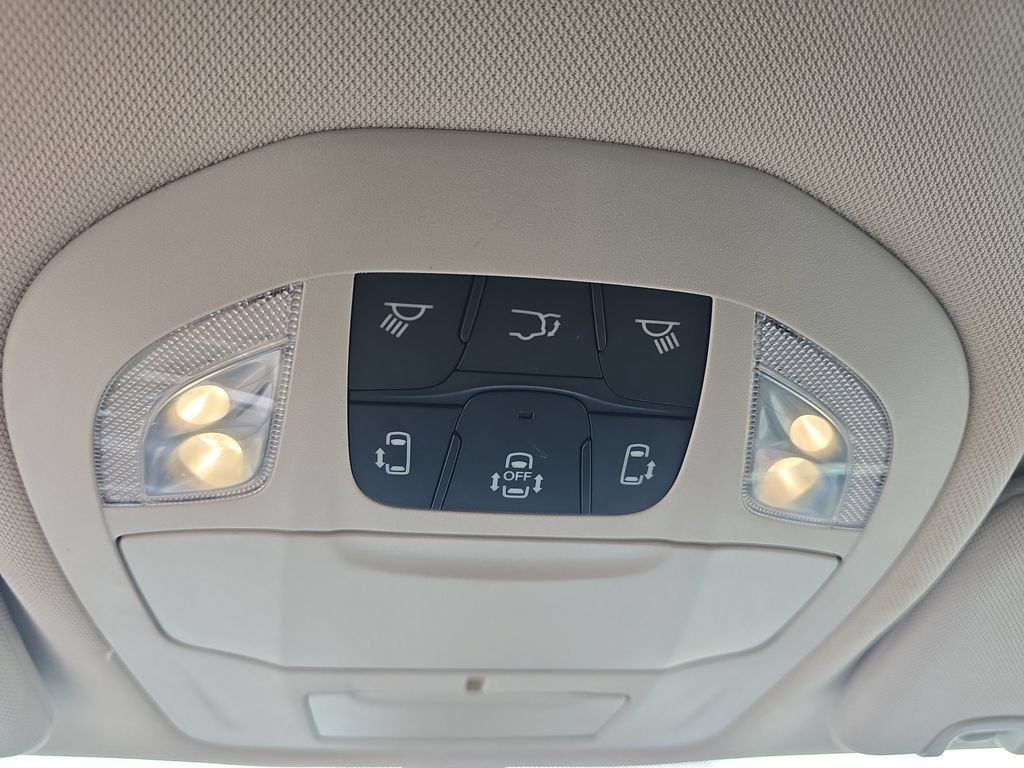 Used 2023 Chrysler Pacifica Touring-L FWD image 32