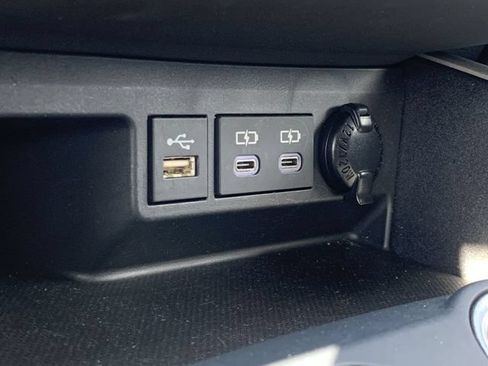 Used 2025 Toyota Highlander XLE FWD image 29