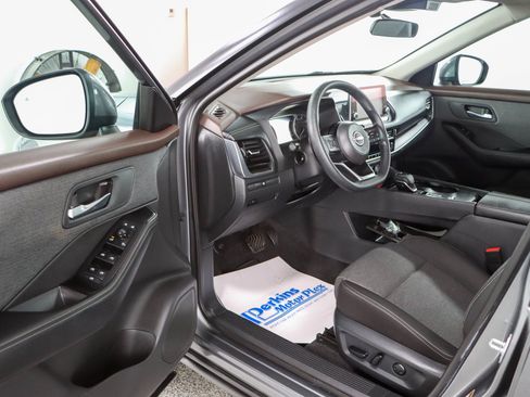 Used 2022 Nissan Rogue SV FWD image 3