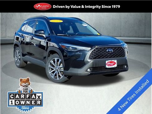 Certified 2022 Toyota Corolla Cross XLE image 1