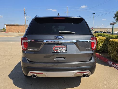 Used 2017 Ford Explorer Limited w/ Equipment Group 301A AWD/4WD image 4