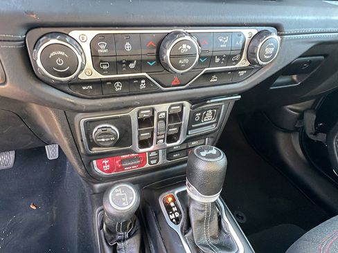 Used 2024 Jeep Wrangler Unlimited Rubicon w/ Convenience Group image 31