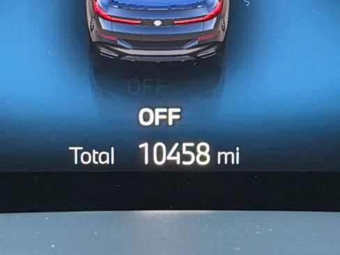 Used 2025 BMW X6 xDrive40i w/ Climate Comfort Package image 17