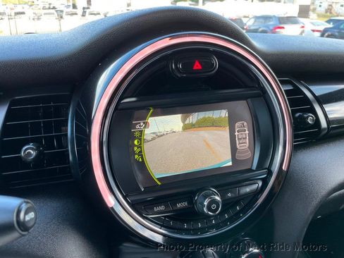 Used 2017 MINI Cooper S image 28