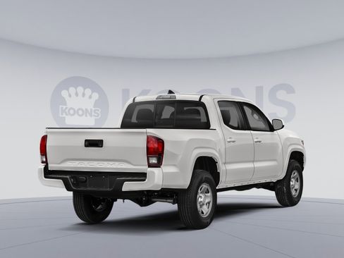 Used 2019 Toyota Tacoma SR image 2