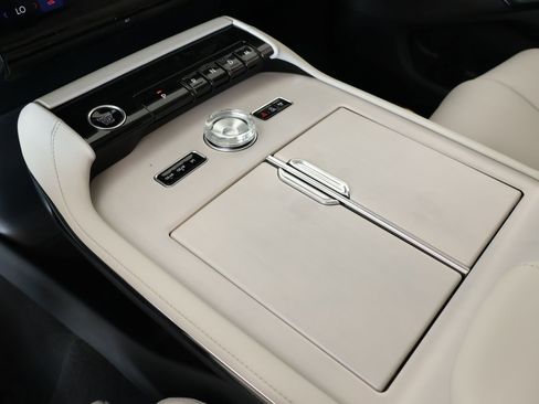 New 2026 Lincoln Navigator Reserve AWD/4WD image 9
