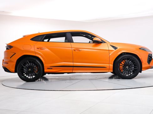 Used 2026 Lamborghini Urus SE AWD/4WD image 6